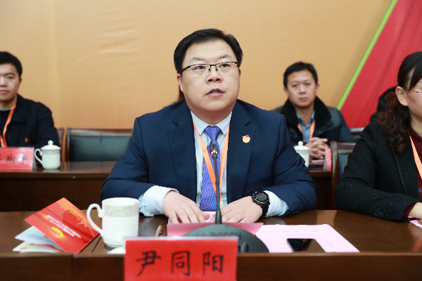 尹同阳.JPG 尹同阳.JPG